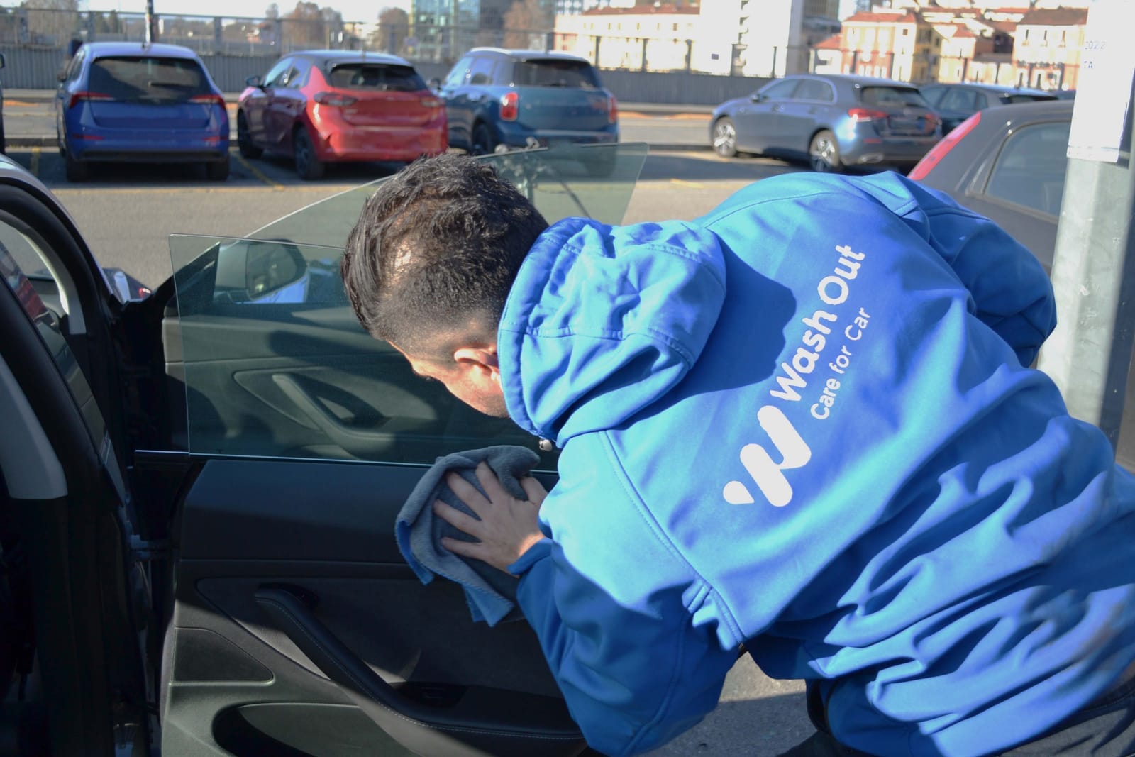 Lavaggio auto a domicilio vs lavaggio in un autolavaggio tradizionale